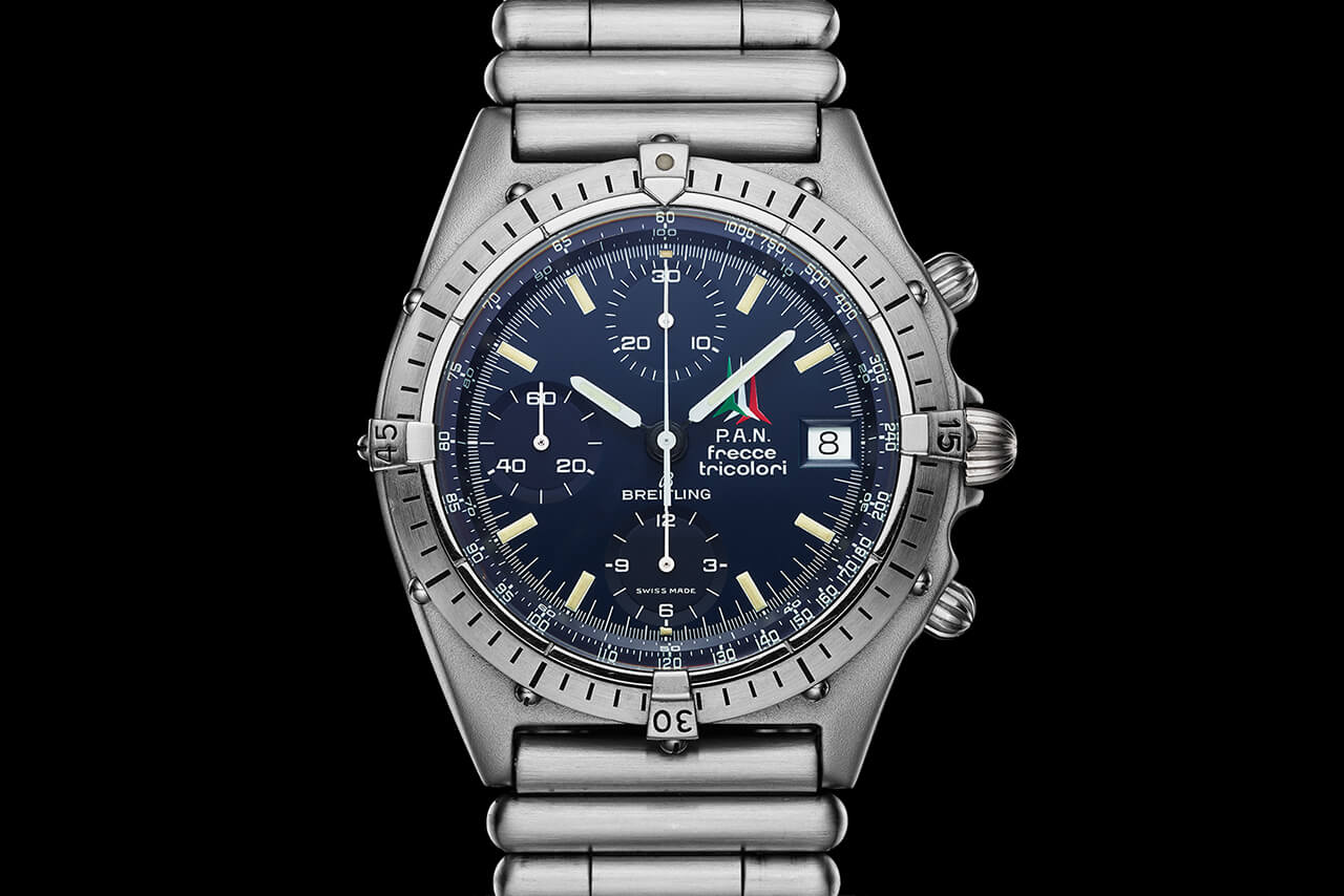 百年灵 Chronomat B01 42 Frecce Tricolori 限量版，蓝色表盘和同色计时盘