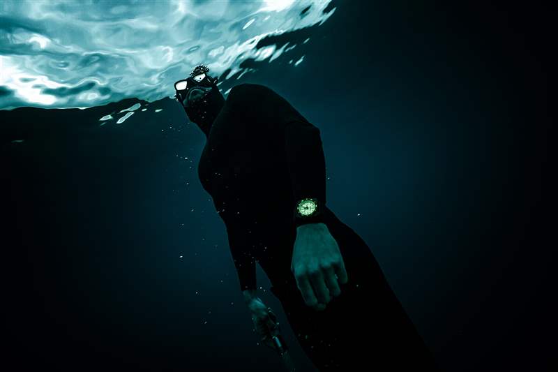 柏莱士BR03-92深潜系列绿盘夜光手表-复刻表