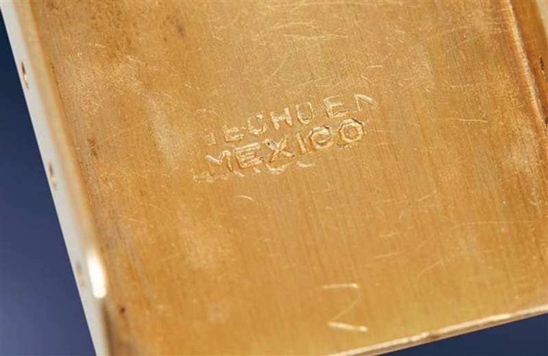 表扣内侧刻有“Hecho in Mexico”字样，显示零件是在墨西哥制造。 （Source：Phillips）