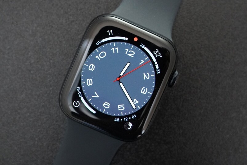 Apple Watch Series 8／SE开箱近赏细节及了解全新功能！Series 8 vs SE买边只好？-复刻表