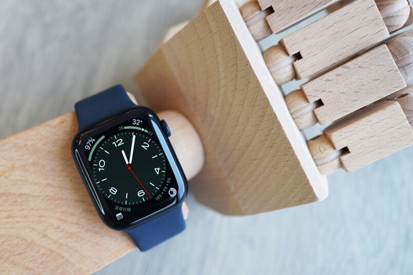 Apple Watch Series 8／SE开箱近赏细节及了解全新功能！ Series 8 vs SE买边只好？