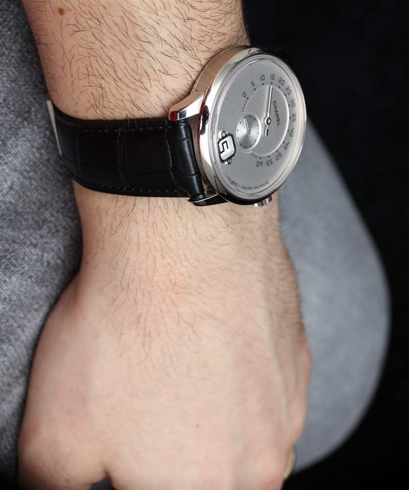 香奈儿Monsieur腕表搭载首款自制机芯-复刻表