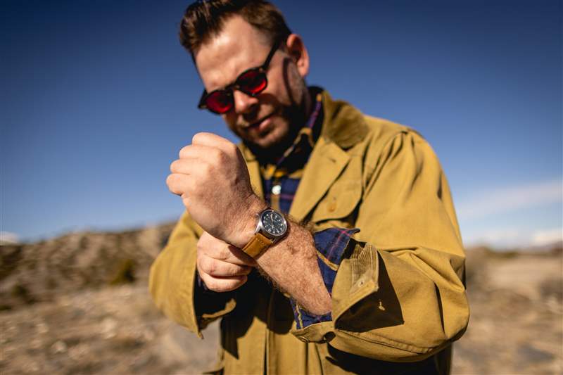 推出全新汉密尔顿卡其野战系列钛金属自动腕表，演绎经典设计-复刻表