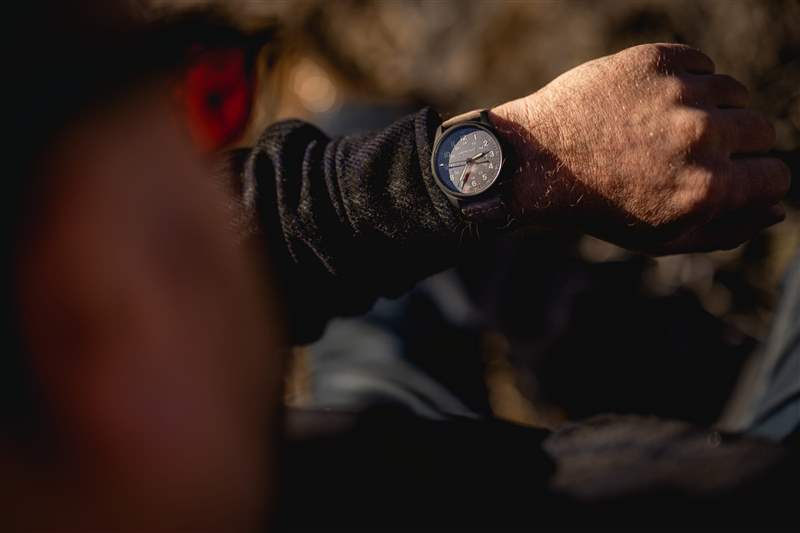 推出全新汉密尔顿卡其野战系列钛金属自动腕表，演绎经典设计-复刻表