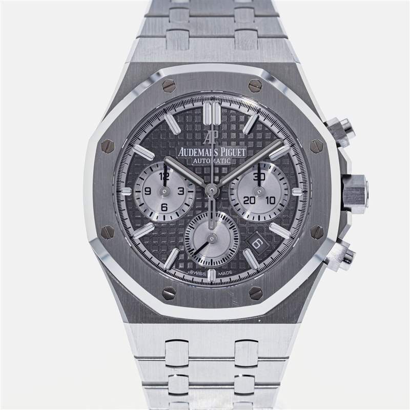 Audemars Piguet 皇家橡树计时码表 38mm 的士兵形象