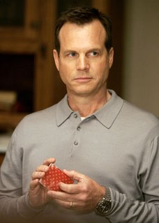 比尔·亨里克森（Bill Paxton）佩戴欧米茄超霸腕表