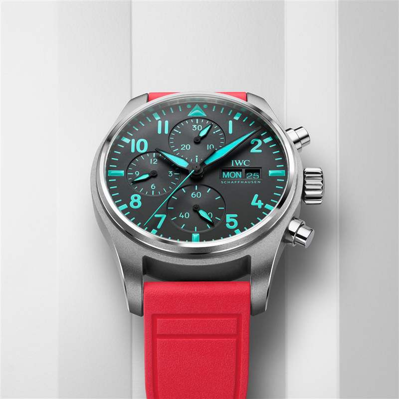 万国推出Pilot’s Watch Chronograph 41 Mercedes-AMG Petronas Formula One Team Miami Pink计时码表-复刻表