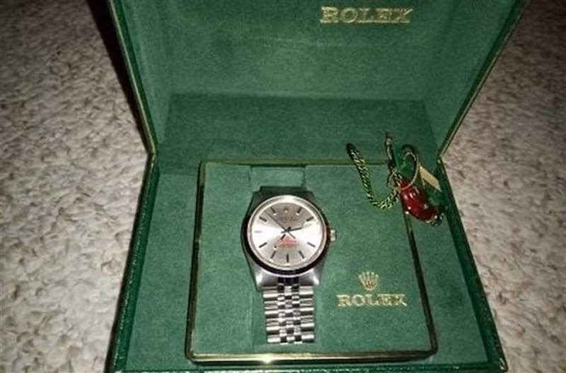 原表主拿到表之后一直没拿出来戴,到现在盒单也都还在。 (Source:Wind Vintage) ROLEX|近日一只劳力士古董OP手表贵同款逾5倍高价皆因这Logo!-复刻表