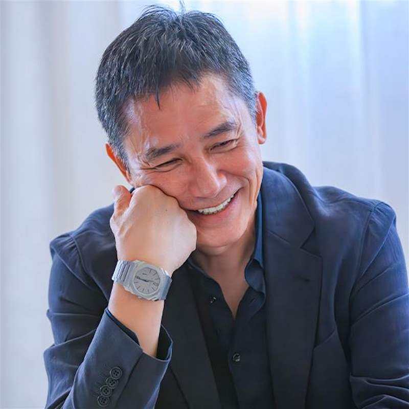 梁朝伟勇夺威尼斯终身成就奖成亚洲首例手上配饰反映个人特质-复刻表