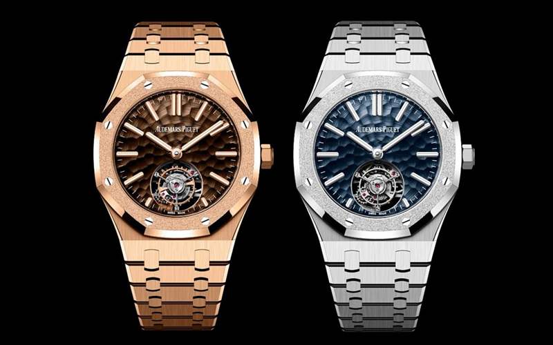 爱彼推出Royal Oak Selfwinding Flying Tourbillon Dimpled Dial飞行陀飞轮腕表:霜金+锤纹工艺-复刻表