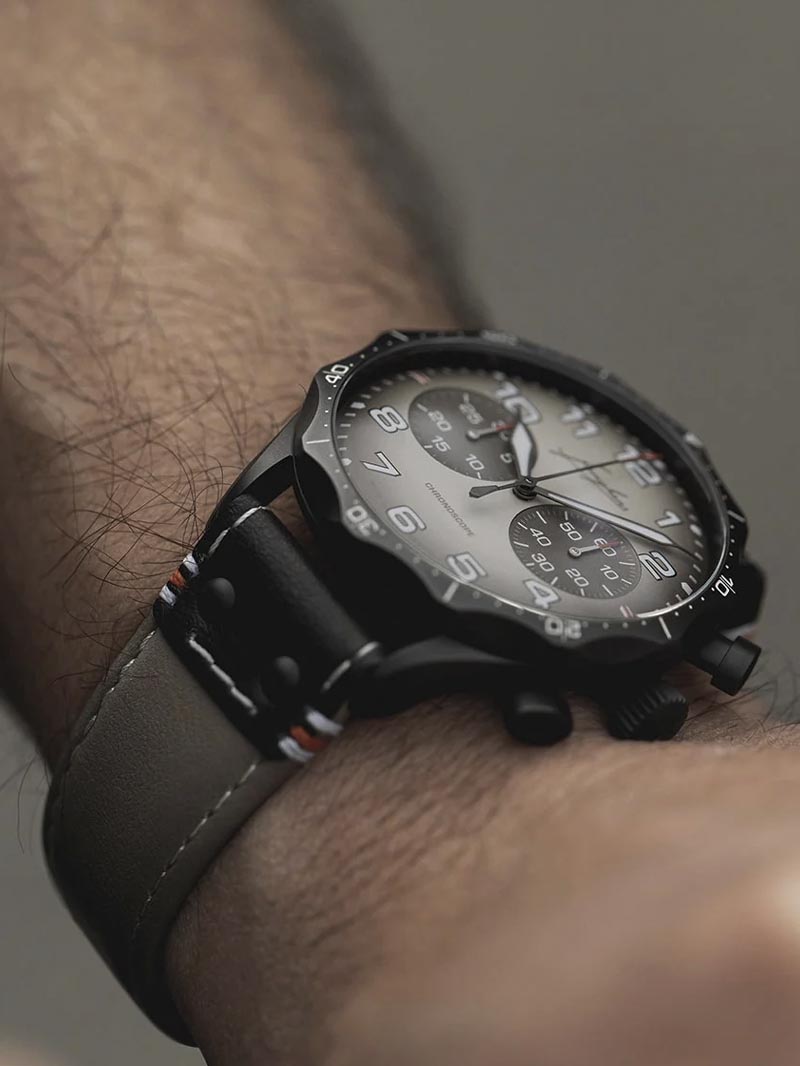 Junghans Meister Pilot 为航空腕表带来“少即是多”的理念-复刻表