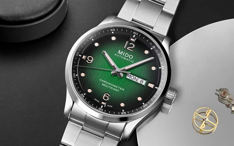 Mido推出Multifort M Chronometer大三针日历腕表:渐变色表盘-复刻表