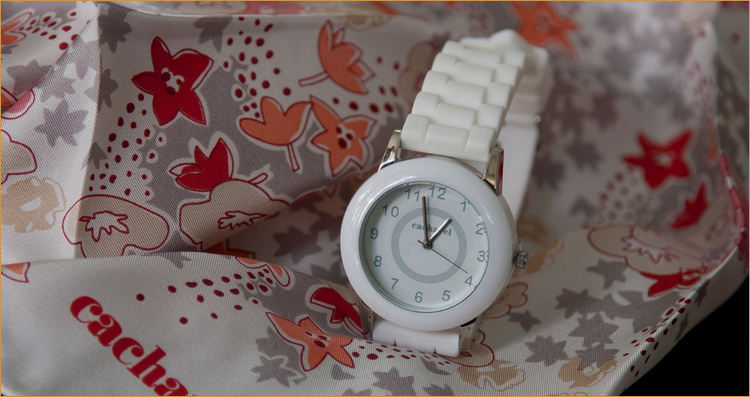 女人戴手表 女人戴手表什么牌子比较好(女性戴什么手表品牌好)-复刻表