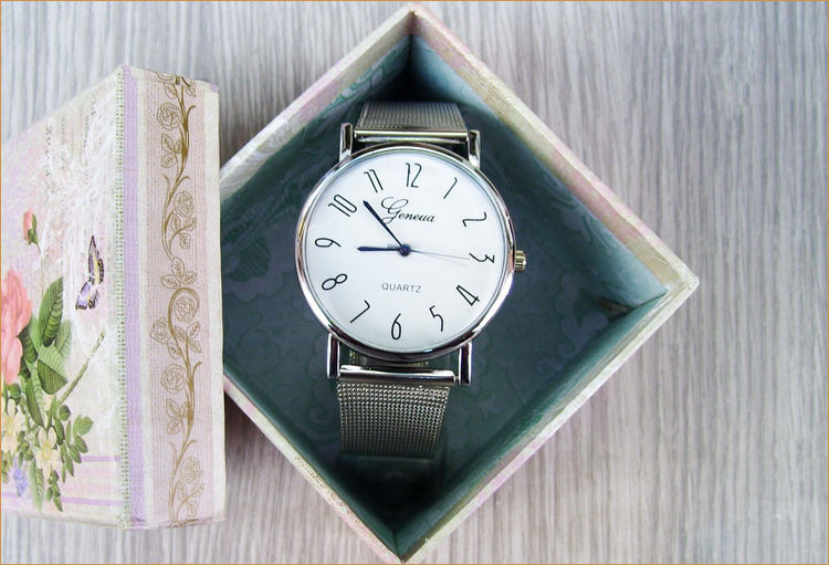 30岁女人戴的手表品牌 30岁女人戴什么手表好看(适合30岁女人戴的手表品牌)-复刻表