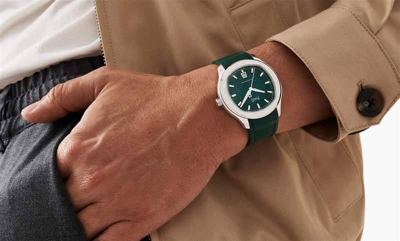 全新面盘刻纹、冰河蓝面、半金材质亮相!PIAGET Polo 2023新作精选-复刻表