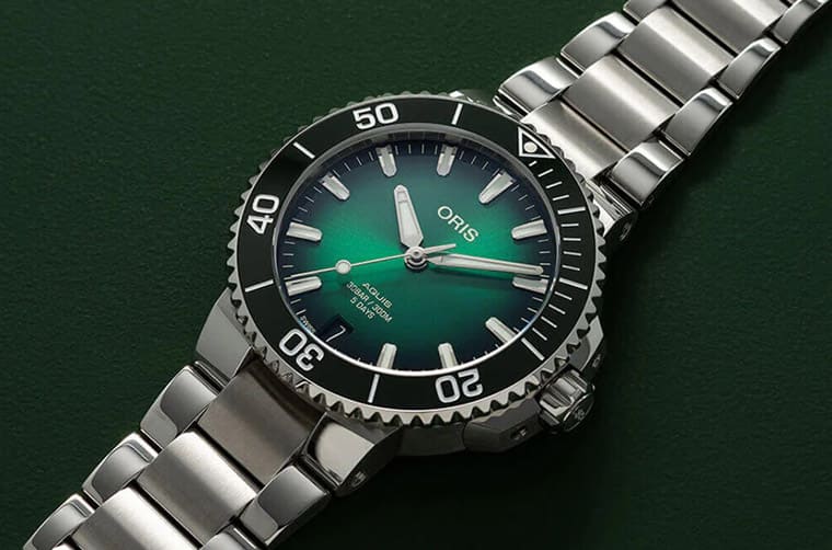 「10万元陶瓷圈绿水鬼」万宝龙1858 Iced Sea与ORIS Aquis比较